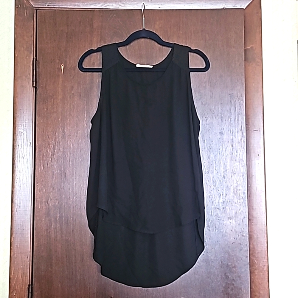 Sleevless blouse